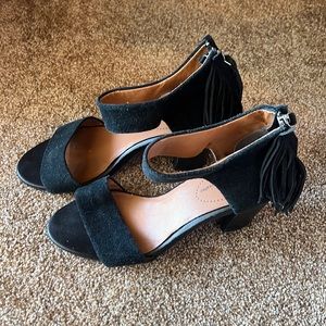 Seychelles Black suede fringe heel